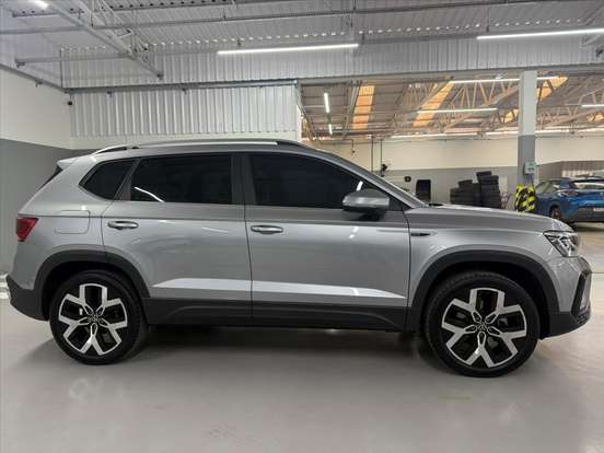 VOLKSWAGEN-TAOS-2023