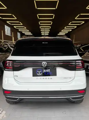 VOLKSWAGEN-T-CROSS-2021