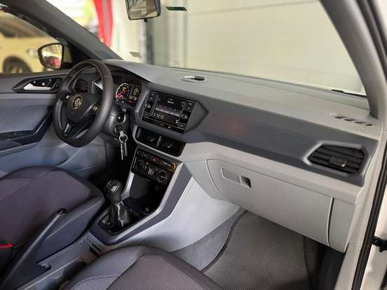 VOLKSWAGEN-T-CROSS-2019