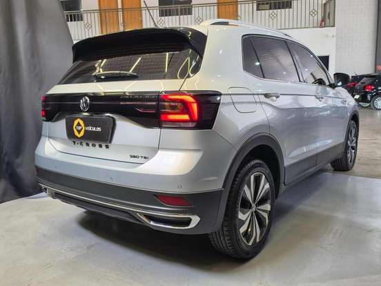 VOLKSWAGEN-T-CROSS-2021