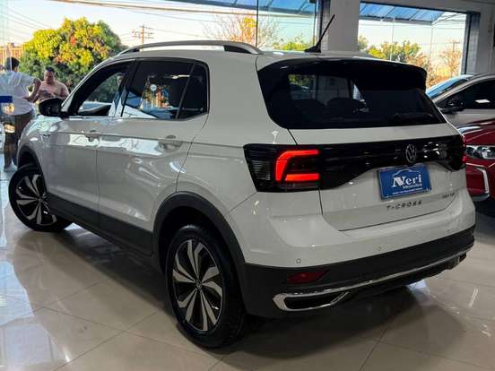 VOLKSWAGEN-T-CROSS-2023
