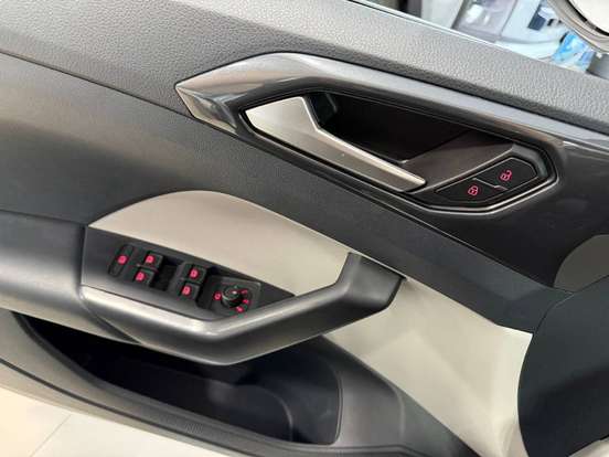 VOLKSWAGEN-T-CROSS-2023