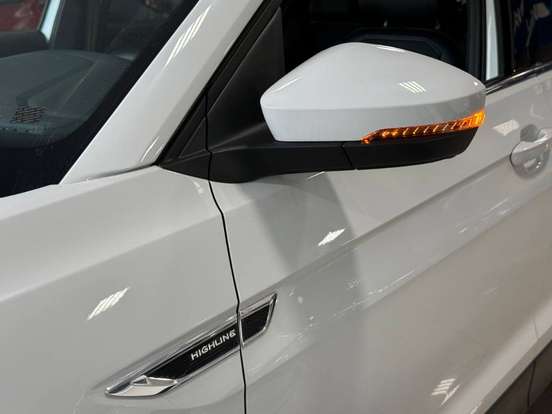 VOLKSWAGEN-T-CROSS-2023