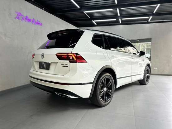 VOLKSWAGEN-TIGUAN-2021