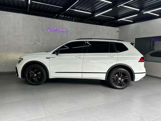 VOLKSWAGEN-TIGUAN-2021