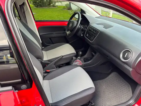 VOLKSWAGEN-UP-2014