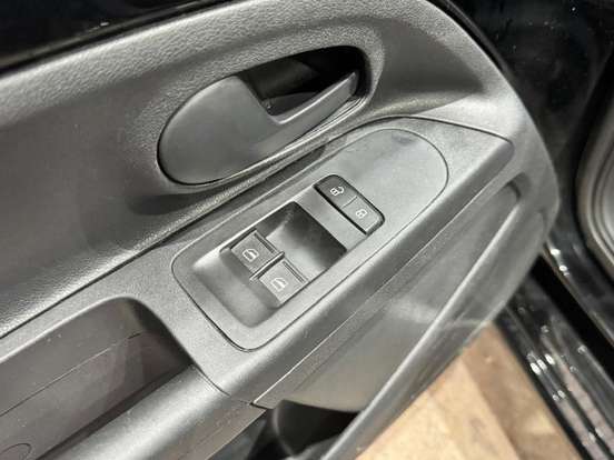 VOLKSWAGEN-UP-2017