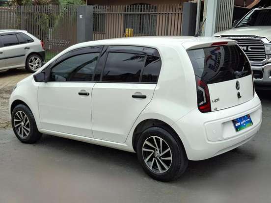 VOLKSWAGEN-UP-2015