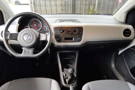 VOLKSWAGEN-UP-2016