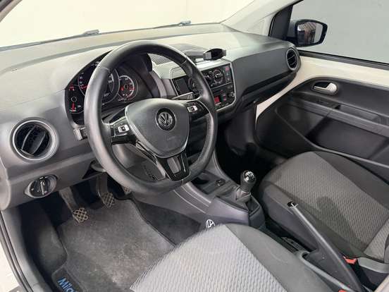 VOLKSWAGEN-UP-2018