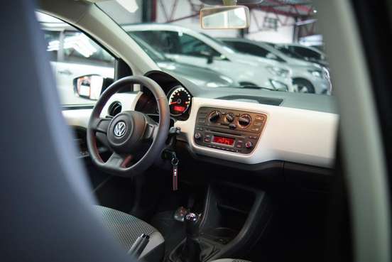 VOLKSWAGEN-UP-2016