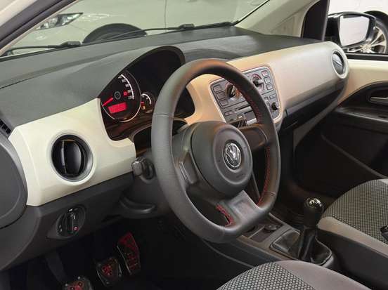 VOLKSWAGEN-UP-2016