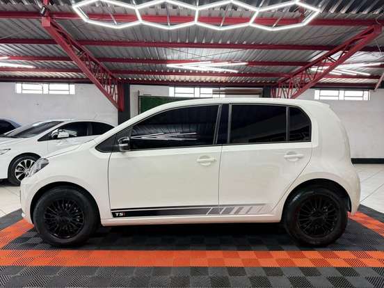 VOLKSWAGEN-UP-1.0 TSI MOVE UP 12V FLEX 4P MANUAL VOLKSWAGEN-UP-2016