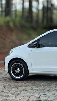 VOLKSWAGEN-UP-2015