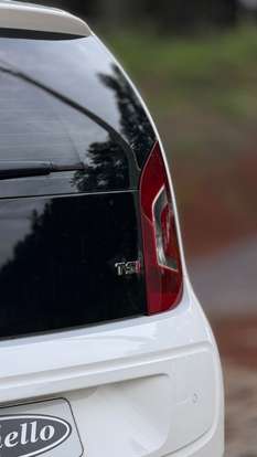 VOLKSWAGEN-UP-2015