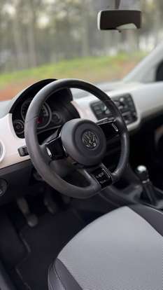 VOLKSWAGEN-UP-2015