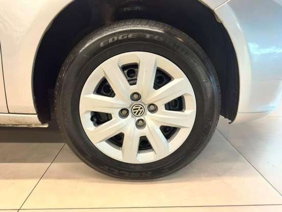 VOLKSWAGEN-VOYAGE-1.0 MI 8V FLEX 4P MANUAL VOLKSWAGEN-VOYAGE-2013