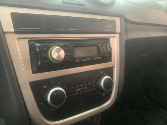 VOLKSWAGEN-VOYAGE-1.0 MI 8V FLEX 4P MANUAL VOLKSWAGEN-VOYAGE-2010
