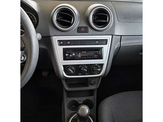 VOLKSWAGEN-VOYAGE-2014