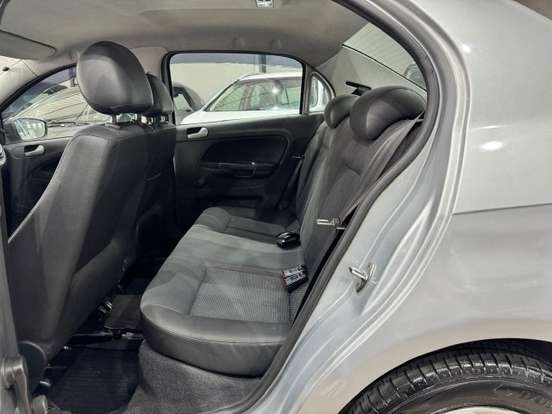 VOLKSWAGEN-VOYAGE-2015