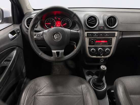 VOLKSWAGEN-VOYAGE-2012