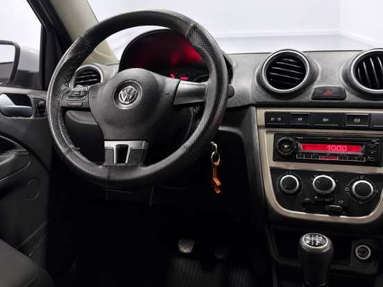 VOLKSWAGEN-VOYAGE-2012