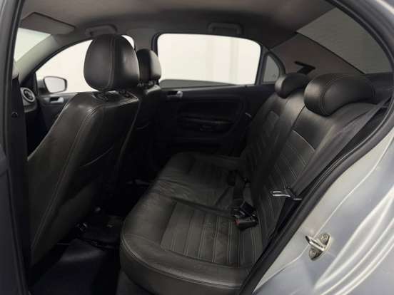 VOLKSWAGEN-VOYAGE-2012