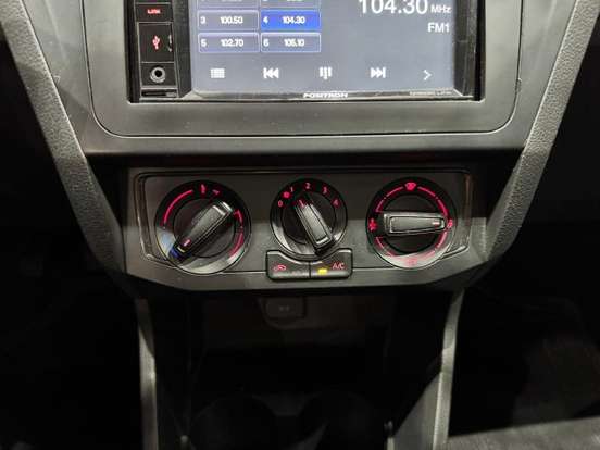 VOLKSWAGEN-VOYAGE-1.6 MSI TOTALFLEX TRENDLINE 4P MANUAL VOLKSWAGEN-VOYAGE-2017