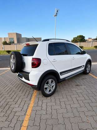 VOLKSWAGEN-CROSSFOX-2011