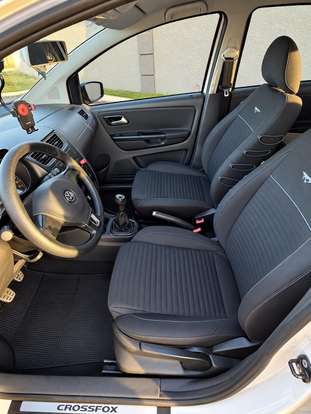 VOLKSWAGEN-CROSSFOX-2011