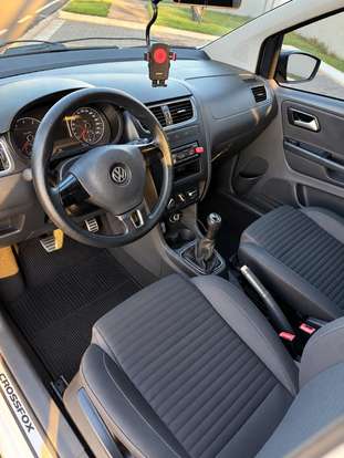 VOLKSWAGEN-CROSSFOX-2011