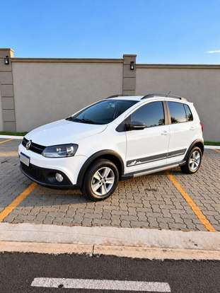 VOLKSWAGEN-CROSSFOX-2011