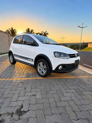 VOLKSWAGEN-CROSSFOX-2011