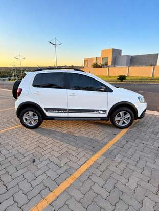 VOLKSWAGEN-CROSSFOX-2011