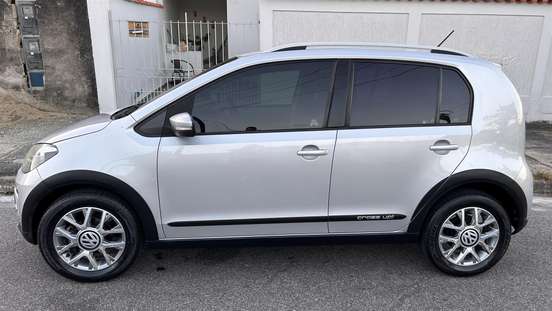 VOLKSWAGEN-CROSS UP-2014