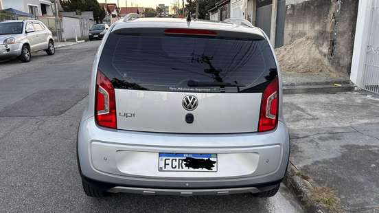 VOLKSWAGEN-CROSS UP-2014