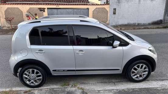 VOLKSWAGEN-CROSS UP-2014