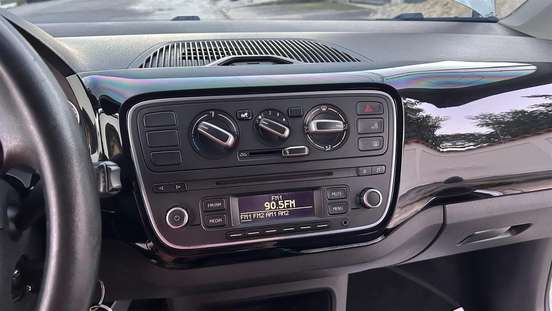 VOLKSWAGEN-CROSS UP-2014