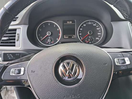 VOLKSWAGEN-FOX-2017