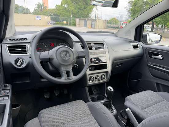 VOLKSWAGEN-FOX-1.6 MI 8V FLEX 4P MANUAL VOLKSWAGEN-FOX-2013