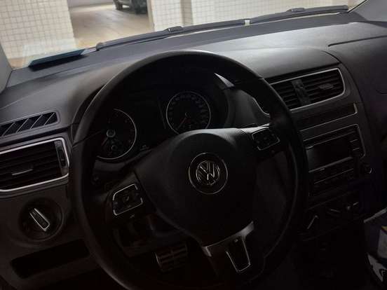 VOLKSWAGEN-FOX-1.6 MI HIGHLINE 8V FLEX 4P AUTOMATIZADO VOLKSWAGEN-FOX-2013