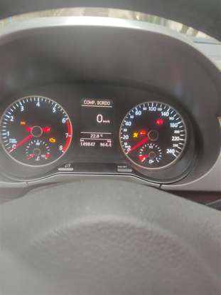 VOLKSWAGEN-FOX-2015
