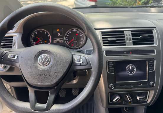 VOLKSWAGEN-FOX-2019