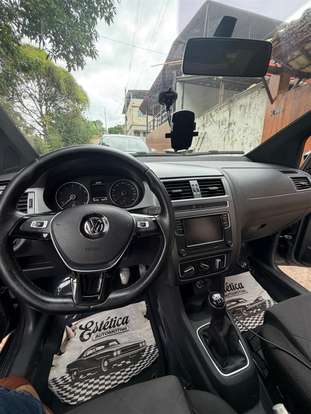 VOLKSWAGEN-FOX-2018