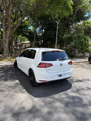 VOLKSWAGEN-GOLF-2013