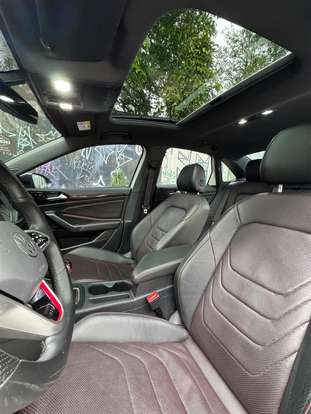 VOLKSWAGEN-JETTA-2022