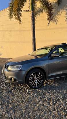 VOLKSWAGEN-JETTA-2014
