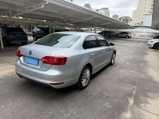 VOLKSWAGEN-JETTA-2013