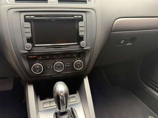 VOLKSWAGEN-JETTA-2.0 TSI HIGHLINE 211CV GASOLINA 4P TIPTRONIC VOLKSWAGEN-JETTA-2013