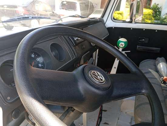 VOLKSWAGEN-KOMBI-1.6 MI STD 8V GASOLINA 3P MANUAL VOLKSWAGEN-KOMBI-1999